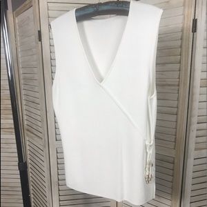 Women’s White Shell Top Large stretchy, shells